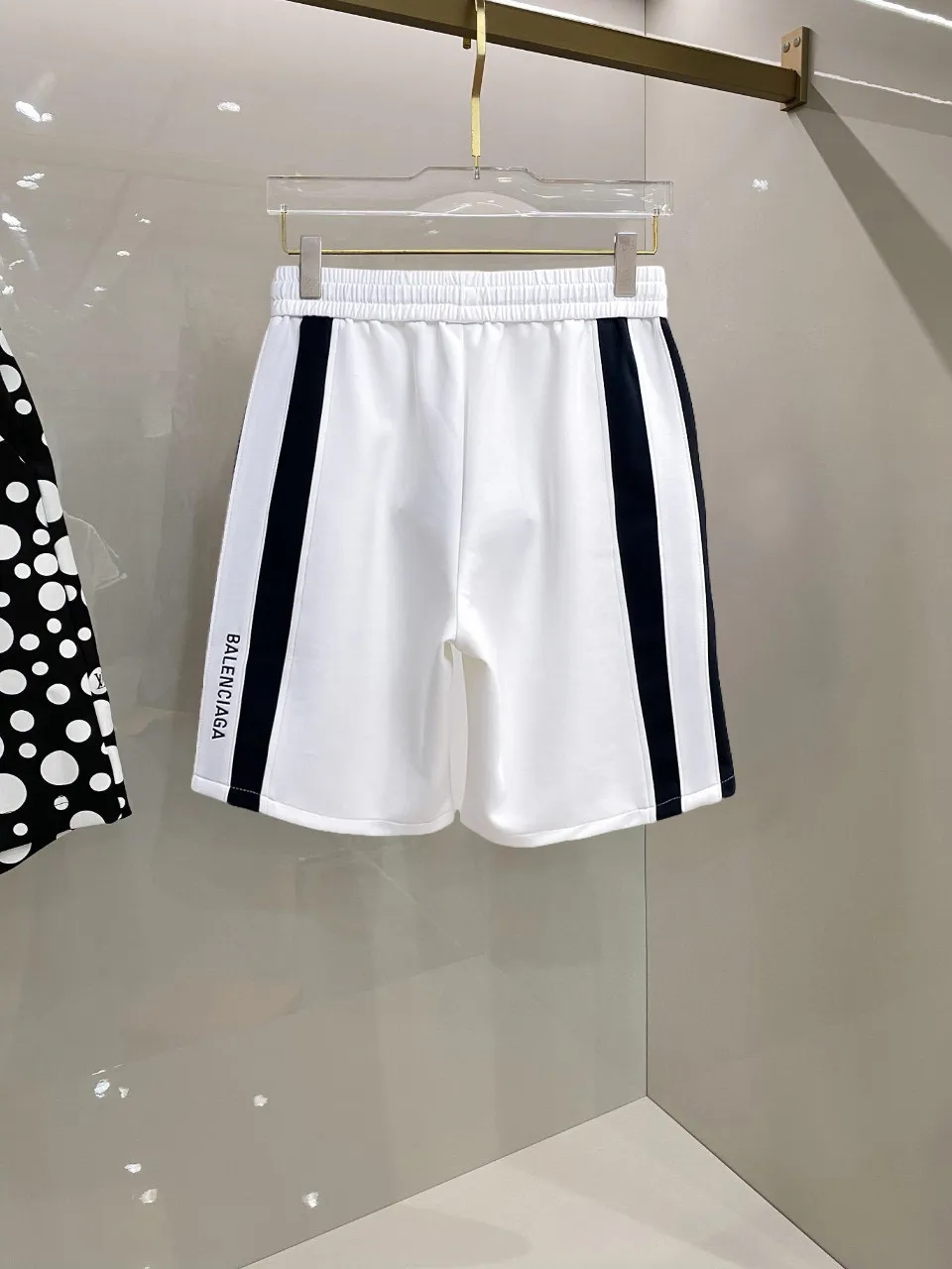 Balenciaga's three-standard complete 2026 summer New Arrival men's casual shorts, advanced custom-made Breathable fabric, Breathable fabric, extremely stretchy and comfortable, impeccable details, top-grade accessories, original logo design concept, delicate and soft feel! The upper body fit is awesome! Size: M-XXXL Please state your height and weight when ordering